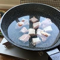 鲍鱼排骨炖小土豆的做法