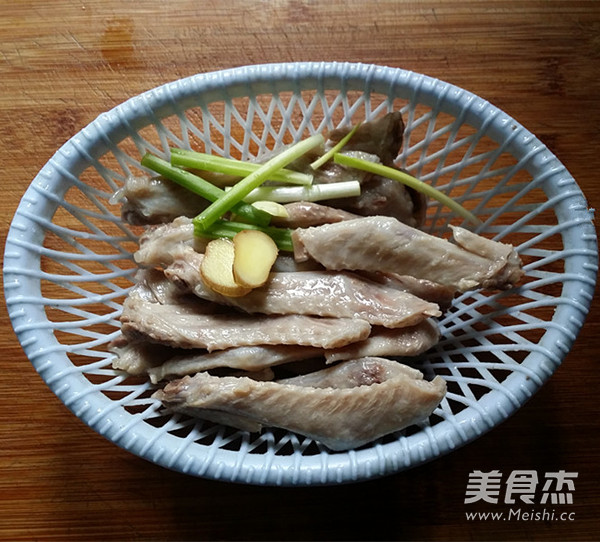 鸭翅尖山药木耳汤