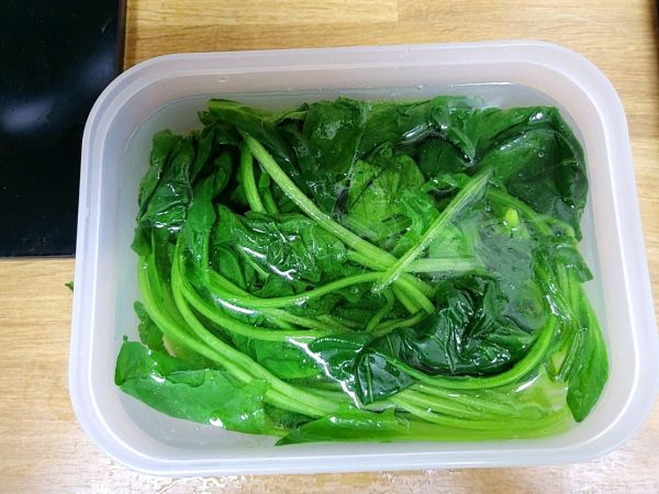 炝锅菠菜豆腐汤