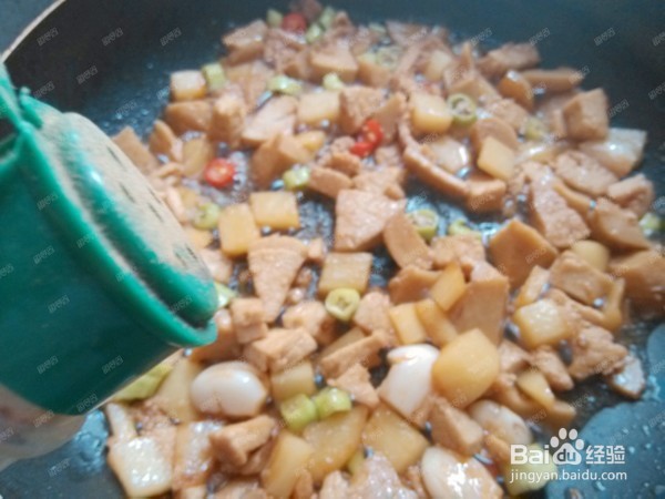 孜然土豆烩豆制素鸡怎么做