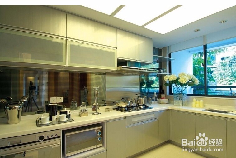 心里总是感到自卑？你应该这样