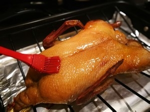 怎么做一只色香味俱全的家庭烤鸭