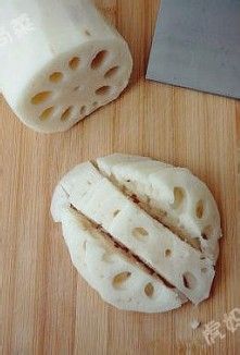 切、炝是这道菜的好吃秘笈--酸辣炝藕