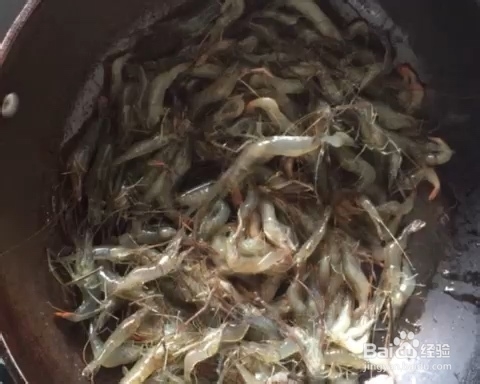 百吃不厌的油爆小河虾