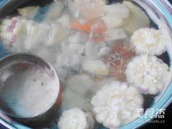 春笋玉米胡萝卜瘦肉汤