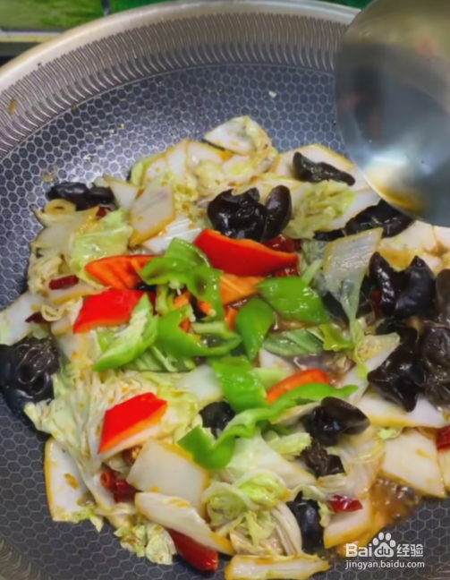 青椒炒白菜的做法！