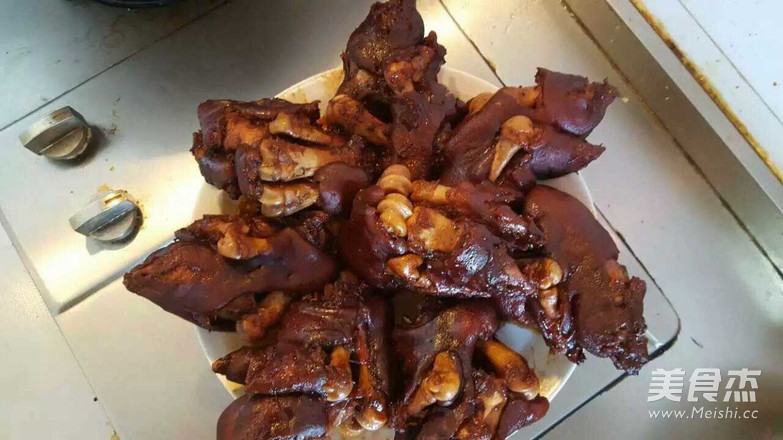 酱猪蹄的家常做法