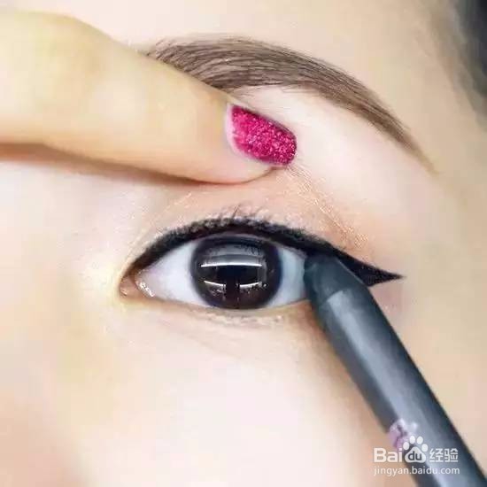 女生如何化淡妆？