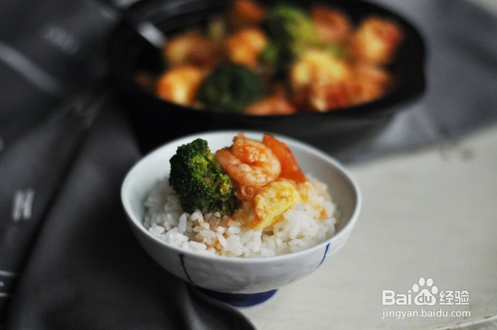 怎么简单的做虾仁玉子豆腐煲?