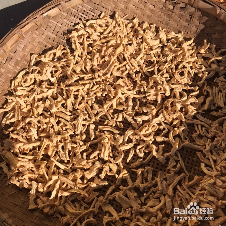 孩子爱吃的火腿猪脚萝卜