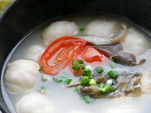 蘑菇番茄鱼丸汤的做法