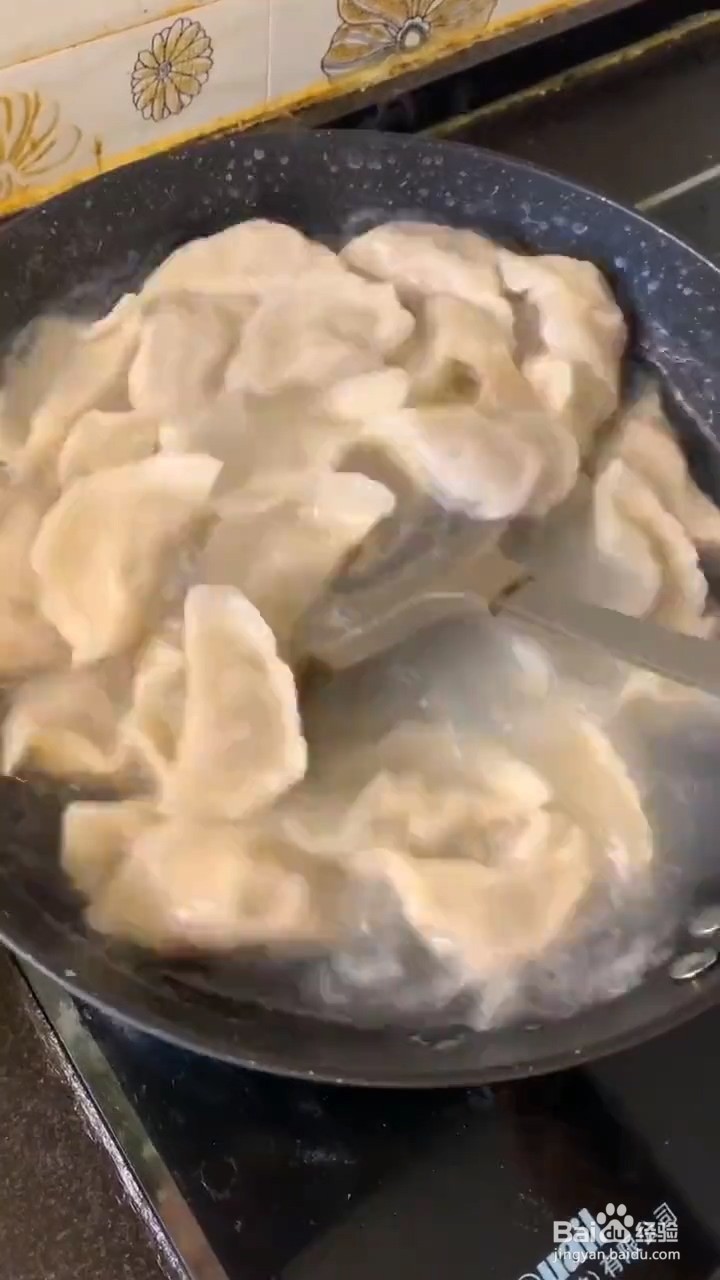 如何制作酸汤水饺