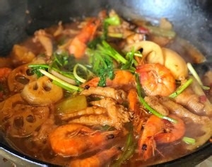 明虾鸡爪煲的制作方法
