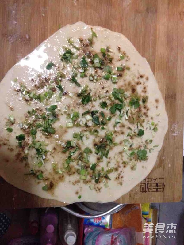 五香葱花饼的做法