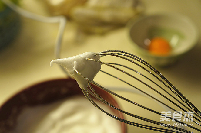 炸布里奶酪配香料樱桃