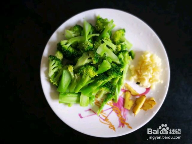 虾仁炒西兰花的简单做法