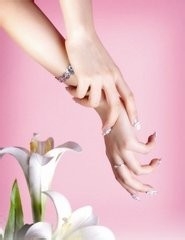 身上长很多红色小肿块骚痒按时痛的冻疮怎么办？