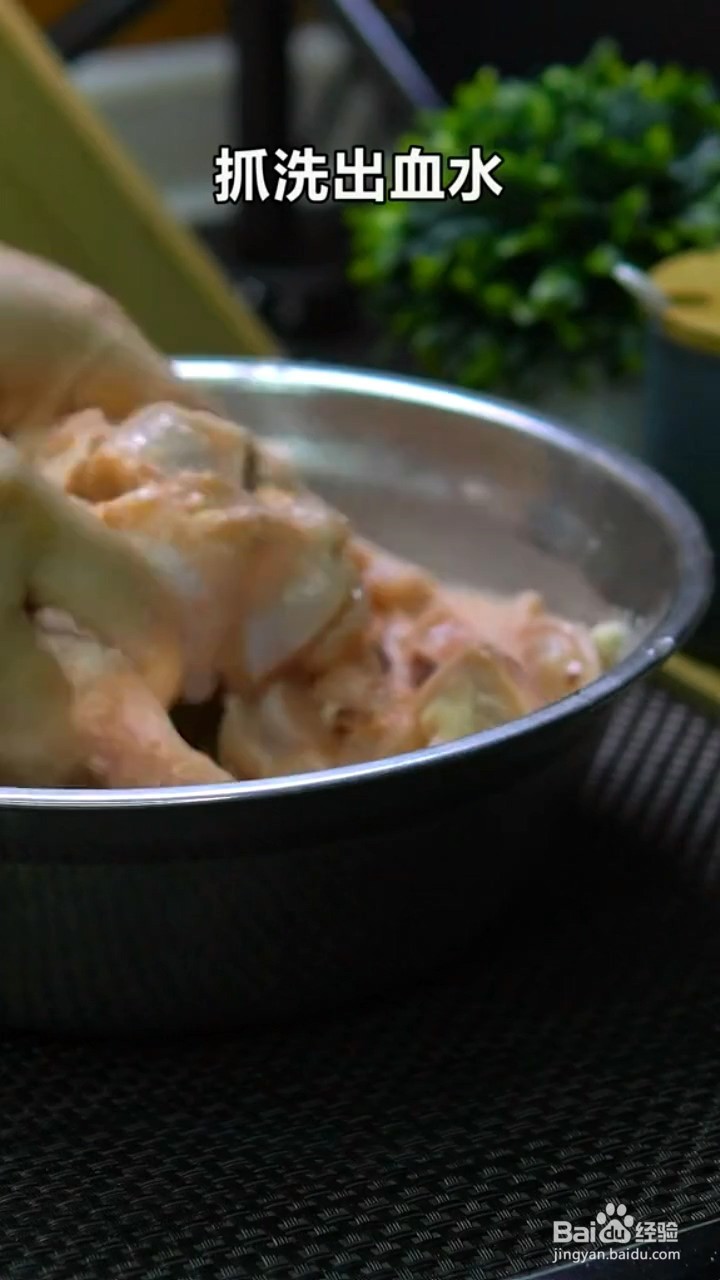 如何制作葱油焖鸡?