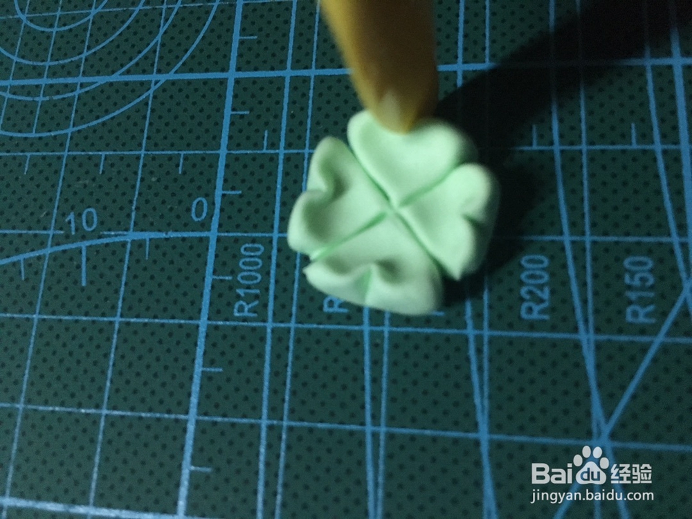 轻粘土四叶草的制作步骤