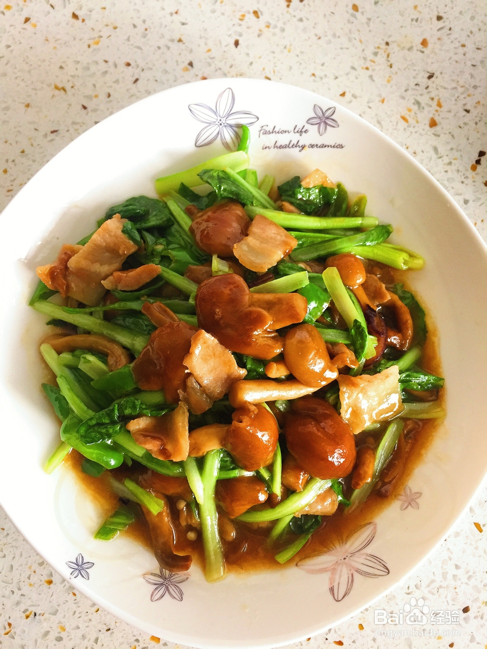 家常做法的肉炒小白菜滑子蘑