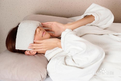 如何消肿眼袋