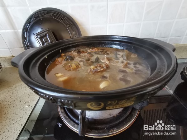 鸡腿菇炖甲鱼煲的制作方法