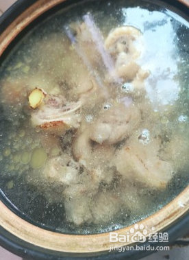 一个人如何做出美味的香菇炖鸡汤