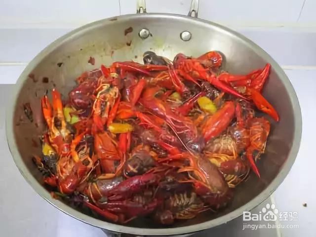 杨梅酒小龙虾的做法