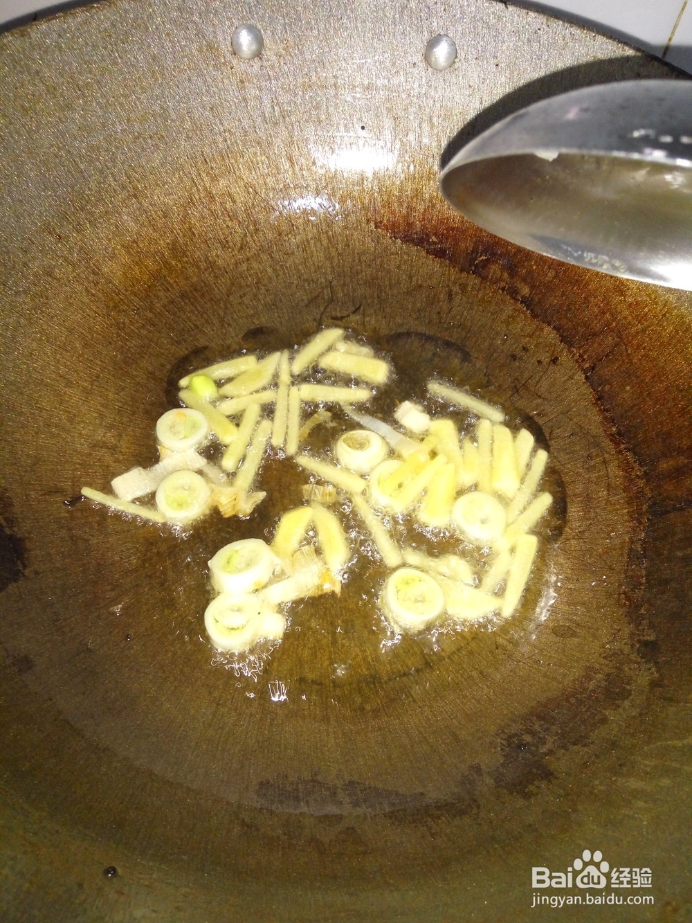 随性川味腊肠炒面