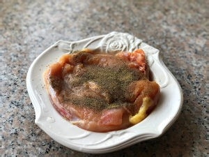 健身减肥必备香煎鸡胸肉