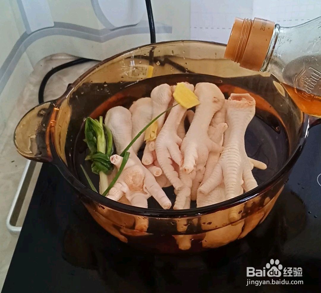 如何做出红萝卜炖鸡爪