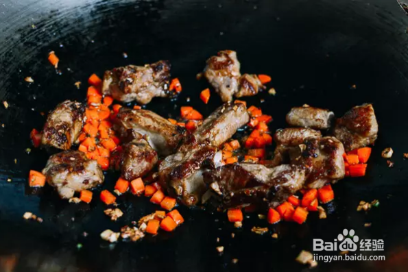 排骨焖饭怎么做？在家可以这么做美味极了！