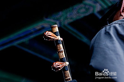二胡坐姿持弓持琴方法技巧