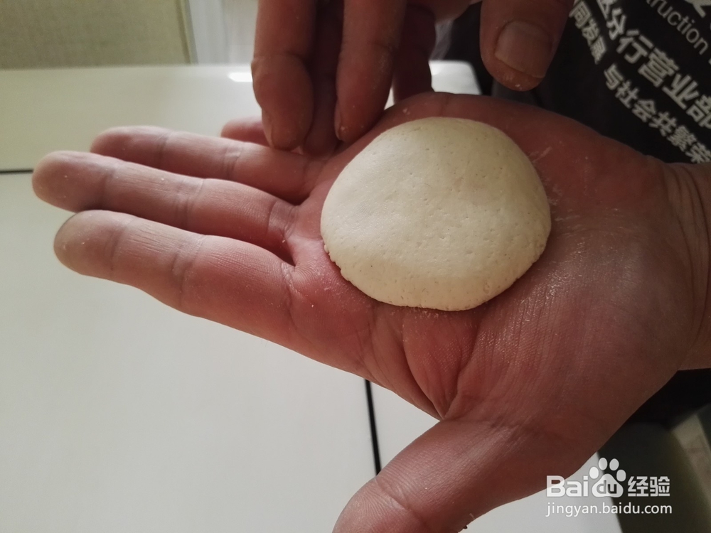 酥脆可口的玫瑰酱炸糕