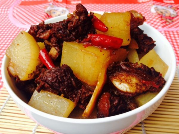 香辣白萝卜焖牛腩