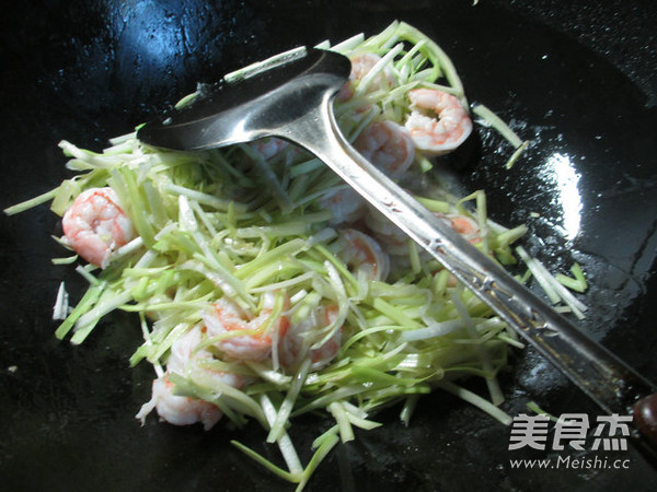 韭菜芽炒虾仁