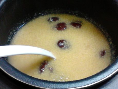 黄芪红枣小米粥