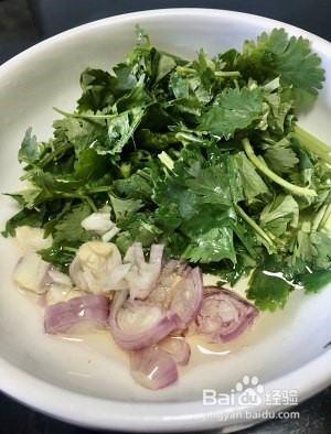 经典家常白切鸡