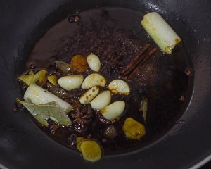 健康养生佳品茭白烧肉的做法