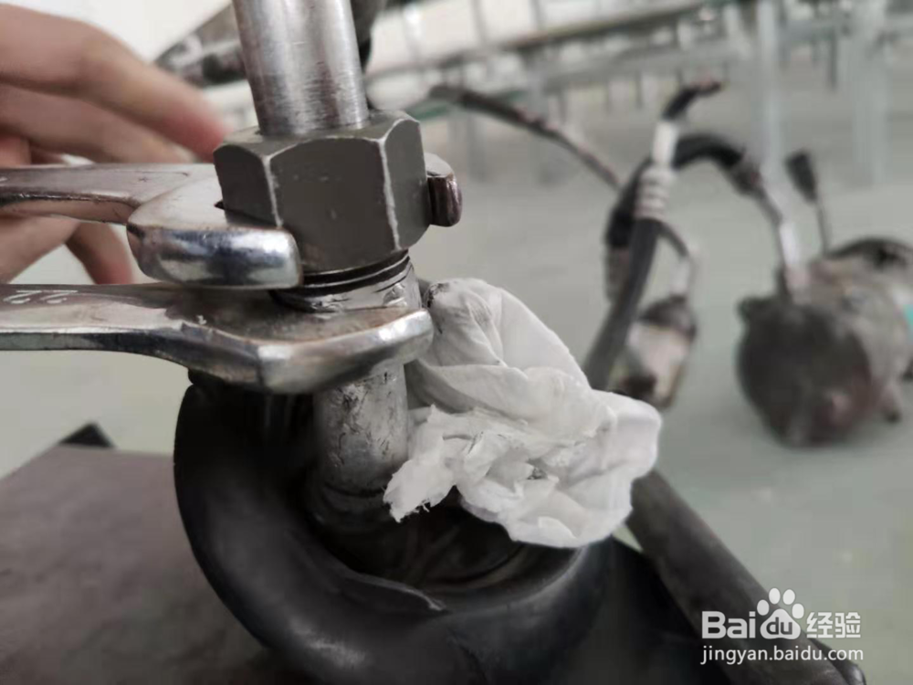 汽车空调制冷系统管路是怎么连接的？