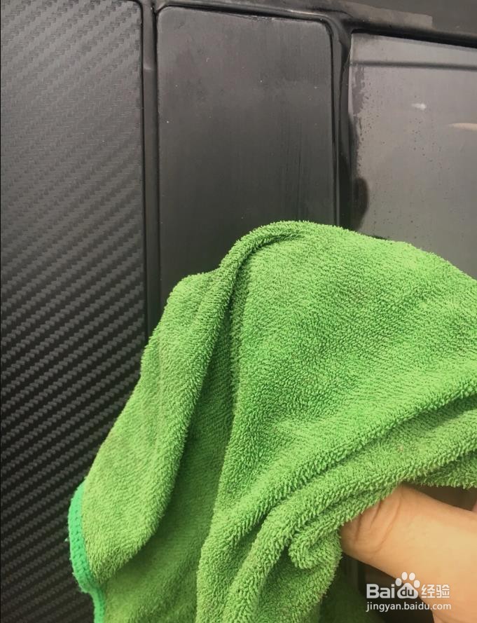 汽车中柱贴膜怎么贴