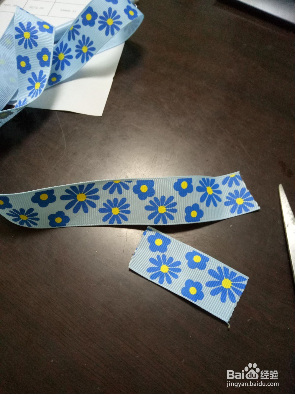 如何做一朵漂亮的丝带花