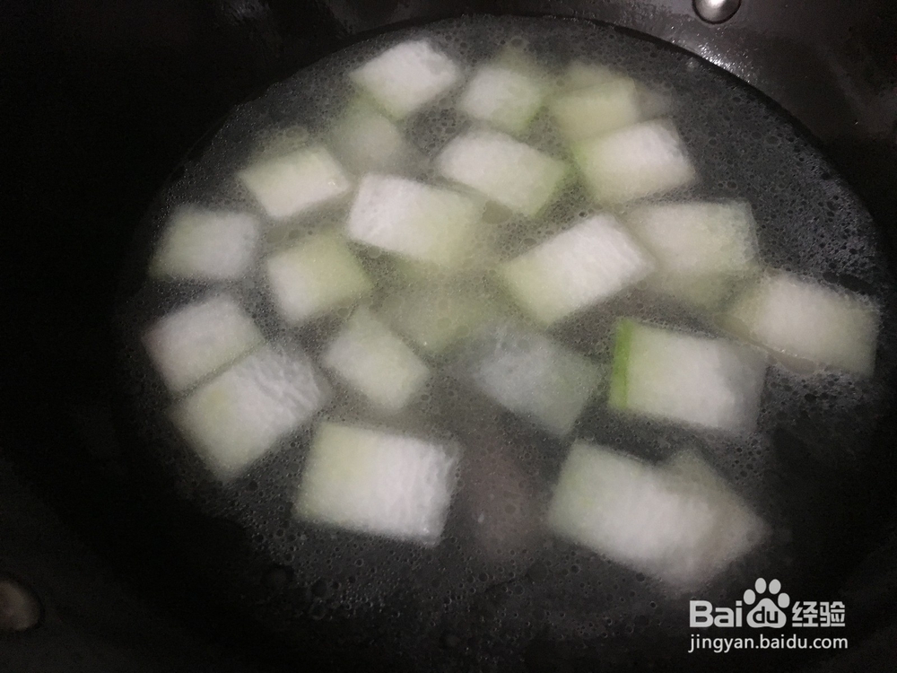 家中制作咸肉冬瓜汤