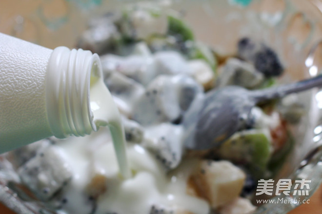 酸奶捞【附洗桑葚不掉色、完整挖出猕猴桃秘方】