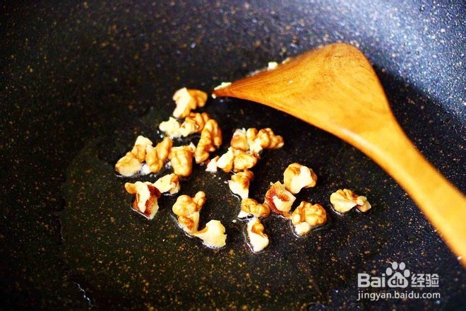核桃鸡蛋炒饭怎么做