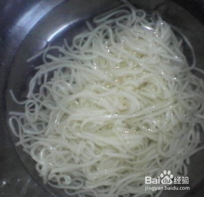 如何做好吃的火腿鸡蛋炒面条