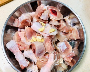 香菇焖鸡的家常做法