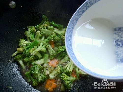 清淡爽口的蒜蓉西兰花 做法