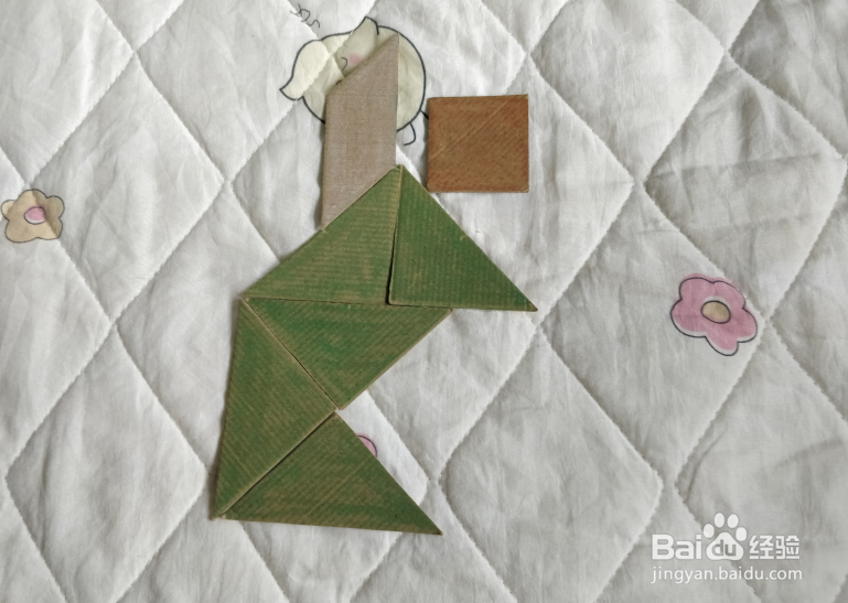 用九巧板怎么拼一个学京剧的小哥哥呢？