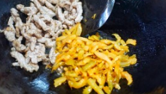 榨菜青椒炒香干